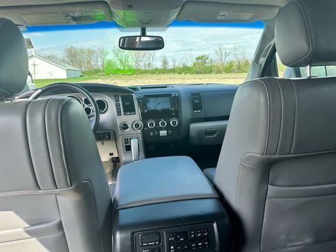 Used 2010 Toyota Sequoia Limited AWD/4WD image 14