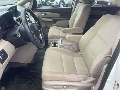 Used 2017 Honda Odyssey SE image 12