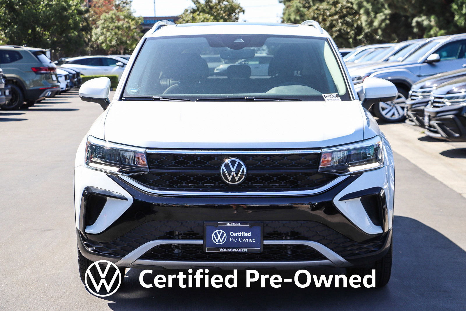 Used 2023 Volkswagen Taos SE w/ Panoramic Sunroof Package FWD image 3