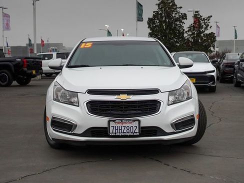 Used 2015 Chevrolet Cruze LT w/ Technology Package image 3