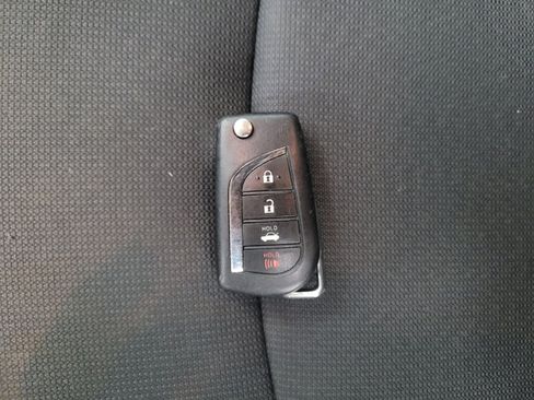 Used 2022 Toyota Corolla LE image 32