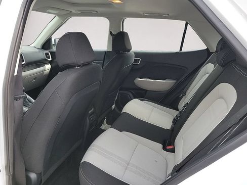 Used 2025 Hyundai Venue SEL FWD image 9