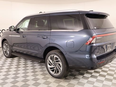 New 2026 Lincoln Navigator Premiere AWD/4WD image 23