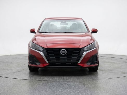 Used 2025 Nissan Altima 2.5 SV image 2