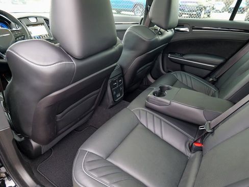 Used 2023 Chrysler 300 C image 25