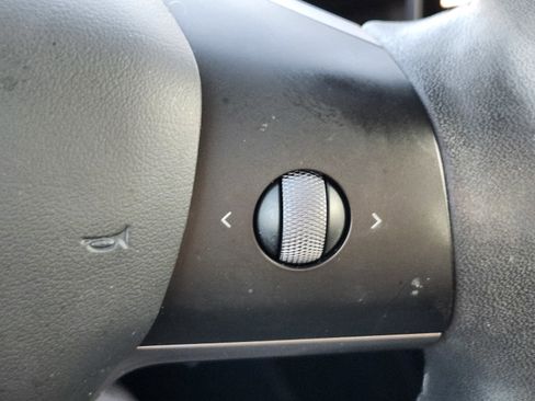 Used 2023 Tesla Model 3 Standard Range image 31