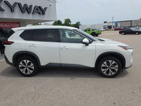 Used 2021 Nissan Rogue SV AWD/4WD image 2