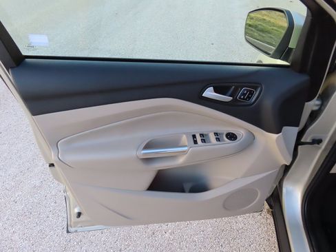 Used 2018 Ford Escape Titanium w/ Ford Safe & Smart Package image 27