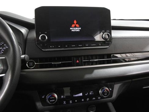 Used 2023 Mitsubishi Outlander SE image 9