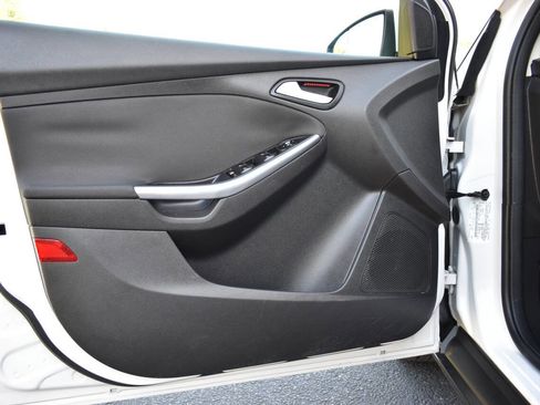 Used 2013 Ford Focus Titanium w/ Titanium Handling Pkg image 16