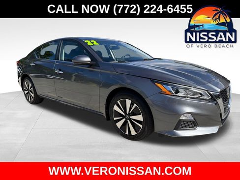 Used 2022 Nissan Altima 2.5 SV w/ SV Premium Package AWD/4WD image 1