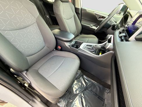 Used 2024 Toyota RAV4 XLE w/ Convenience Package image 15