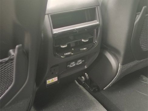 New 2025 Jeep Grand Cherokee Altitude image 32