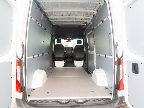 Used 2025 Mercedes-Benz Sprinter 2500 image 37