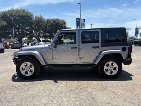 Used 2014 Jeep Wrangler Unlimited Sahara w/ Connectivity Group AWD/4WD image 4