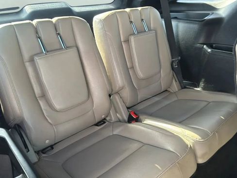 Used 2018 Ford Explorer XLT w/ Equipment Group 202A FWD image 27