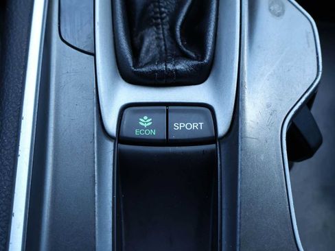 Used 2018 Honda Accord Sport image 26