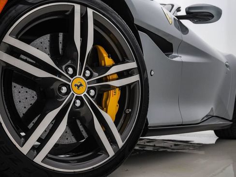 Used 2019 Ferrari Portofino RWD image 5