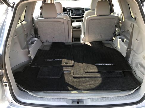 Used 2015 Toyota Highlander Limited Platinum AWD/4WD image 17