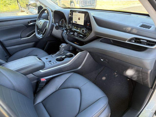 Used 2026 Toyota Highlander XLE AWD/4WD image 13