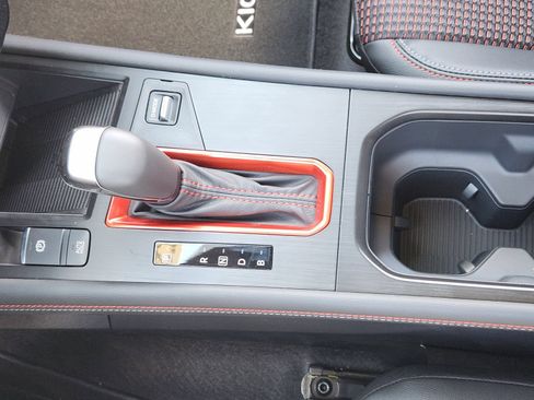 Used 2025 Nissan Kicks SR FWD image 18
