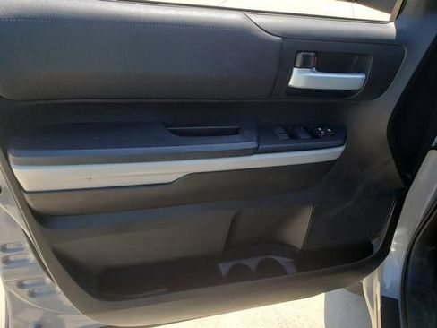 Used 2019 Toyota Tundra SR5 w/ Convenience Package AWD/4WD image 9