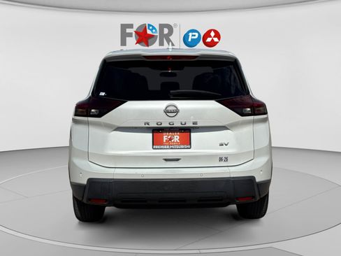 Used 2024 Nissan Rogue SV FWD image 4
