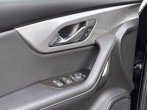 Used 2025 Chevrolet Blazer LT FWD image 20