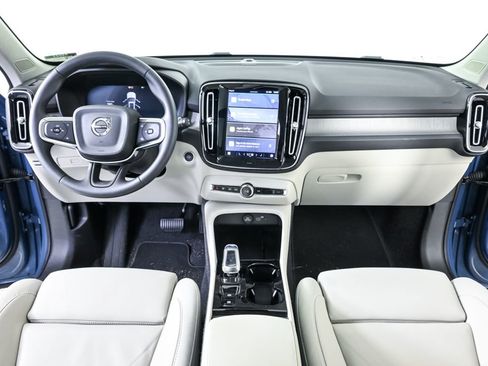 Certified 2025 Volvo XC40 B5 Plus image 20