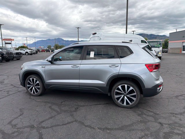 Used 2022 Volkswagen Taos SE FWD image 12