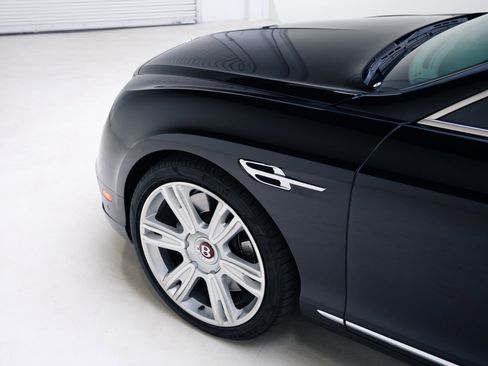Used 2017 Bentley Continental GT image 17