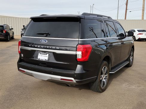 Used 2023 Ford Expedition XLT image 4