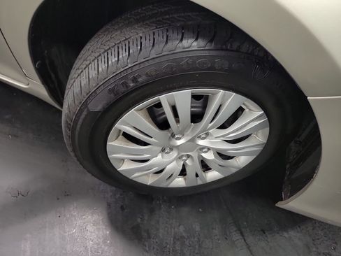 Used 2017 Toyota Camry LE FWD image 10