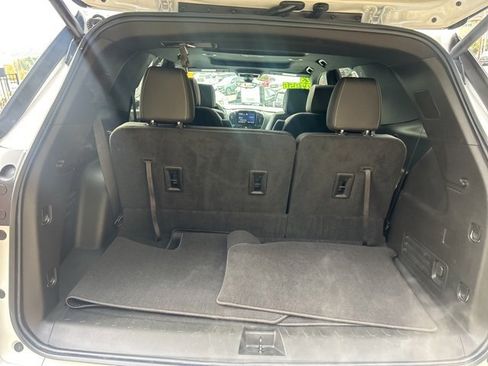 Used 2023 Chevrolet Traverse Premier image 17