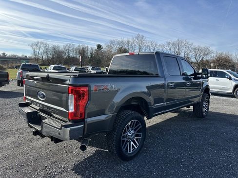 Used 2019 Ford F250 XLT w/ XLT Premium Package image 5