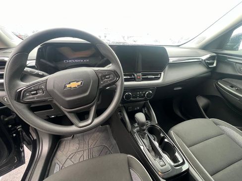 Used 2024 Chevrolet TrailBlazer LT w/ Driver Confidence Package image 9