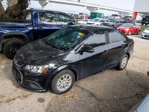 Used 2020 Chevrolet Sonic LT image 3