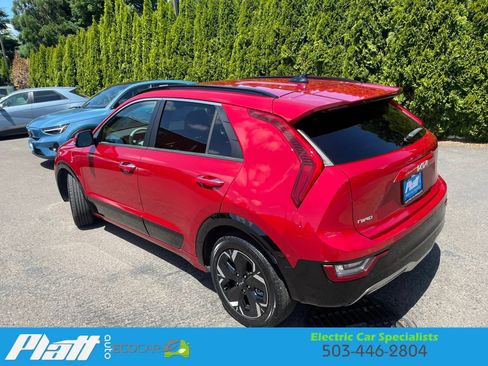 Used 2023 Kia Niro Wave w/ Wave Preserve Package FWD image 7