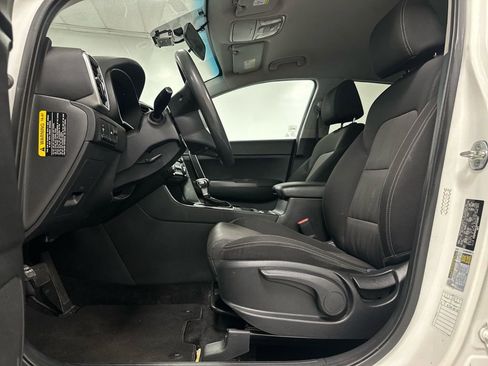 Used 2021 Kia Sportage LX image 16