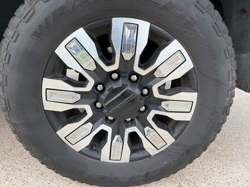 Used 2024 GMC Sierra 2500 Denali w/ Denali Reserve Package AWD/4WD image 8