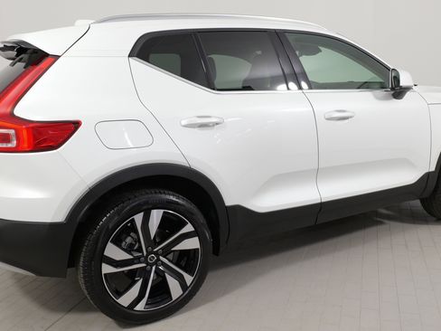 Used 2024 Volvo XC40 B5 Plus w/ Climate Package image 10
