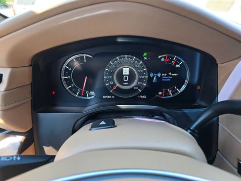 Used 2019 Cadillac Escalade ESV Platinum AWD/4WD image 16