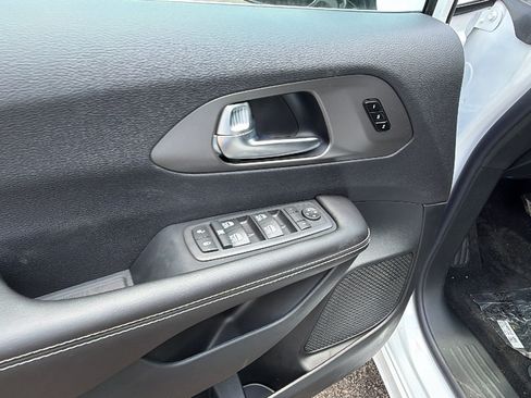 New 2027 Chrysler Pacifica Select FWD image 15