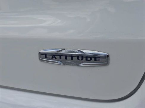 Certified 2018 Jeep Compass Latitude w/ Popular Equipment Group FWD image 10