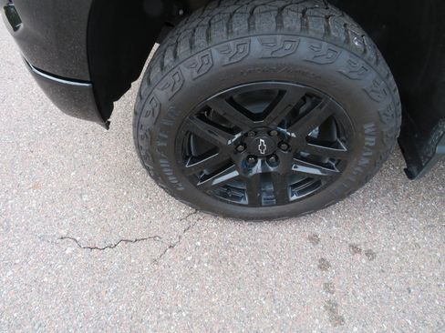 Used 2024 Chevrolet Silverado 1500 LT Trail Boss w/ LT Trail Boss Premium Package image 2