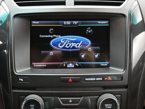 Used 2016 Ford Explorer XLT w/ Equipment Group 202A image 4