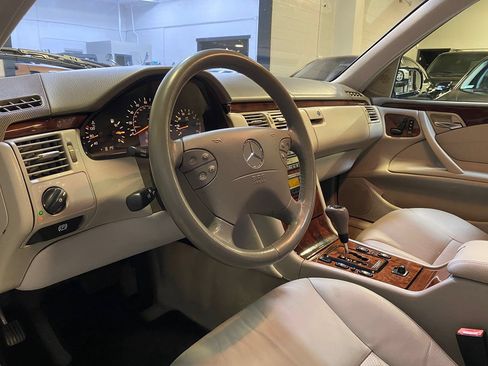 Used 2000 Mercedes-Benz E 320 Wagon image 18