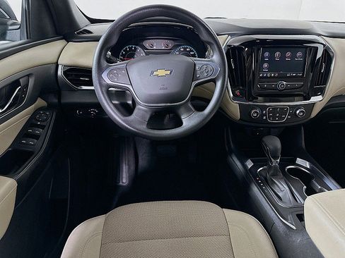 Used 2022 Chevrolet Traverse LS image 21