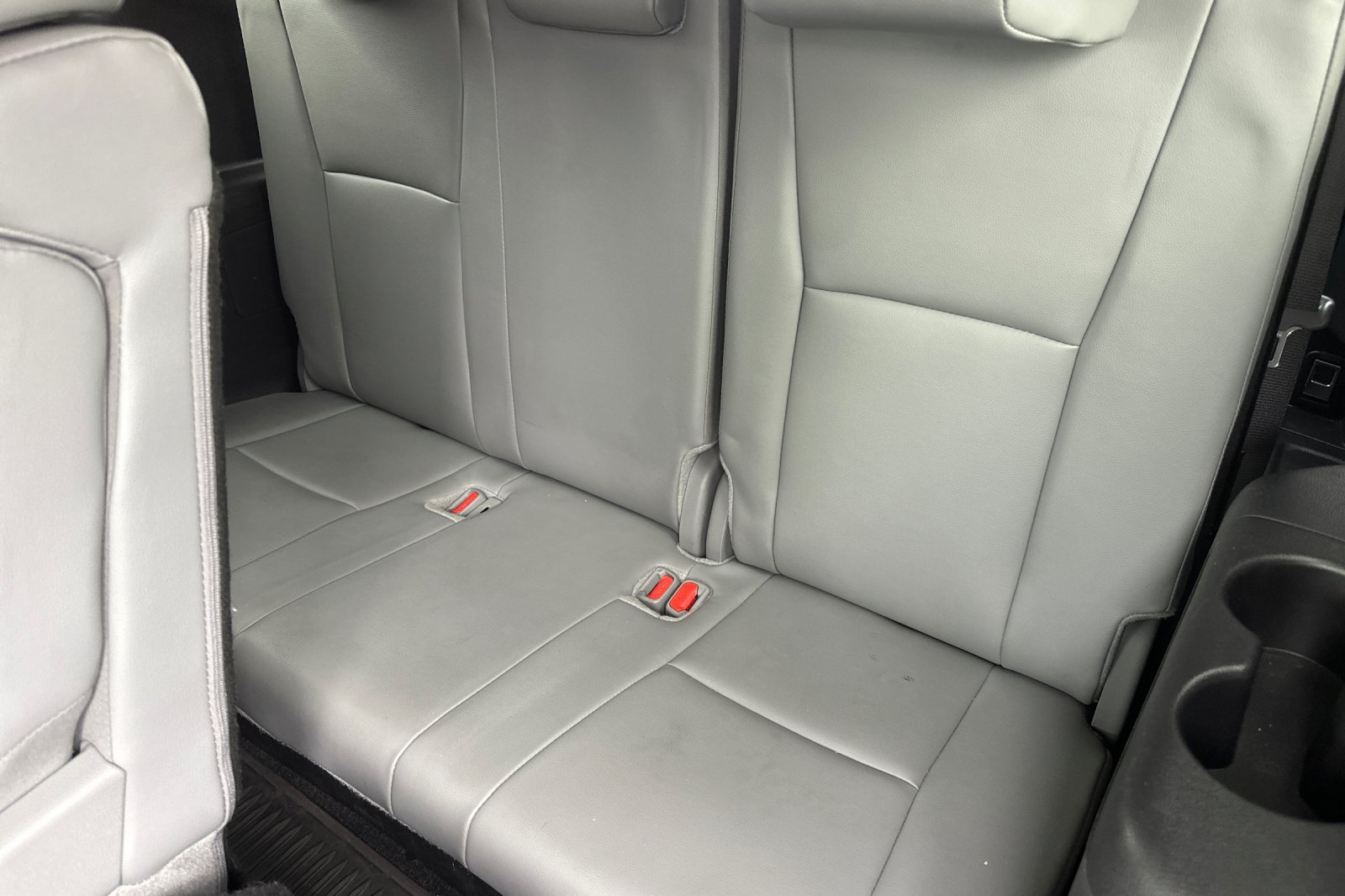 Used 2025 Toyota Highlander XLE AWD/4WD image 19