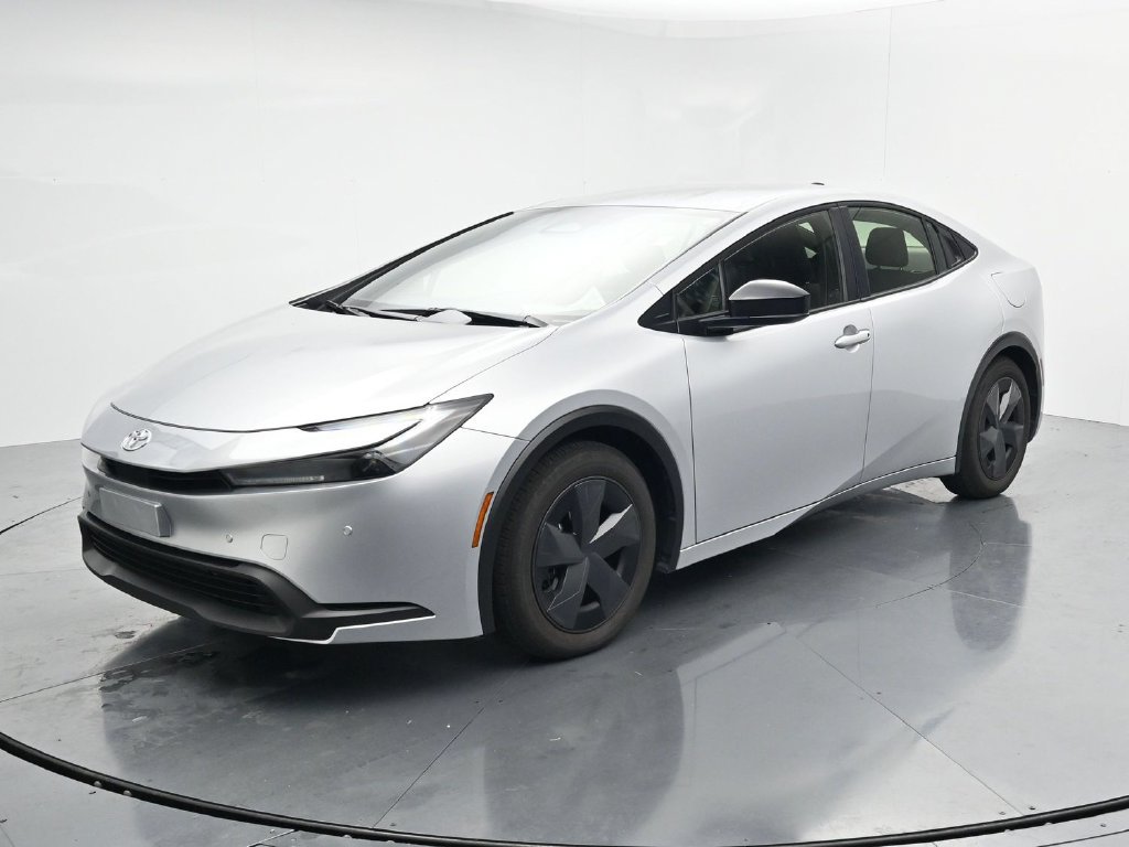Used 2026 Toyota Prius LE FWD image 4